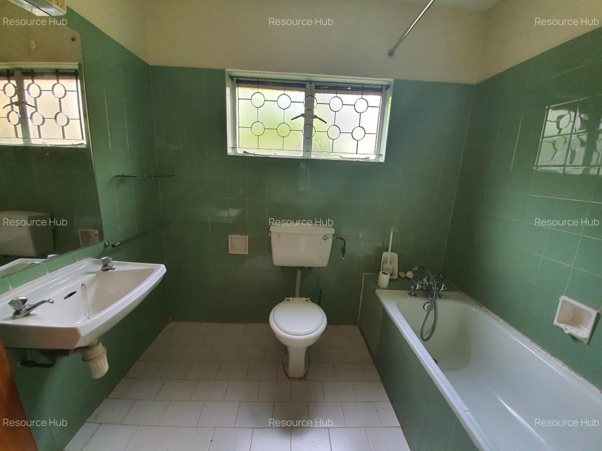4 Bed Townhouse with En Suite at Lavington - 11