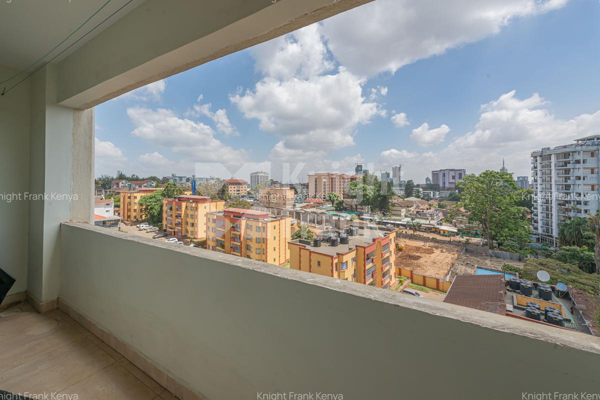 3 Bed Apartment with Swimming Pool at Rosewood Park - 4