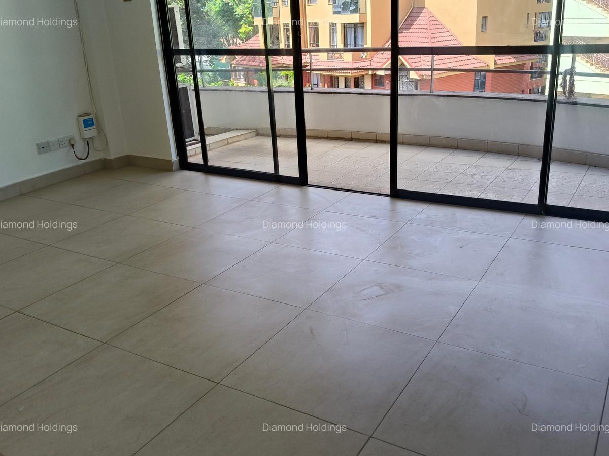 3 Bed Apartment with En Suite in Brookside - 4