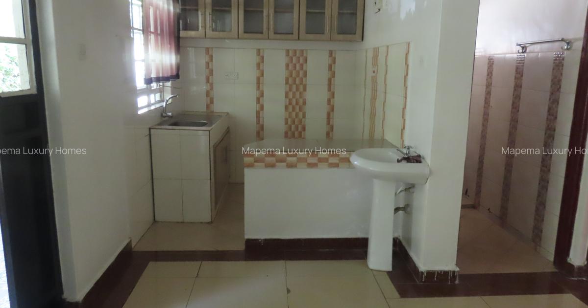 1 Bed House with En Suite at Karen Road - 10