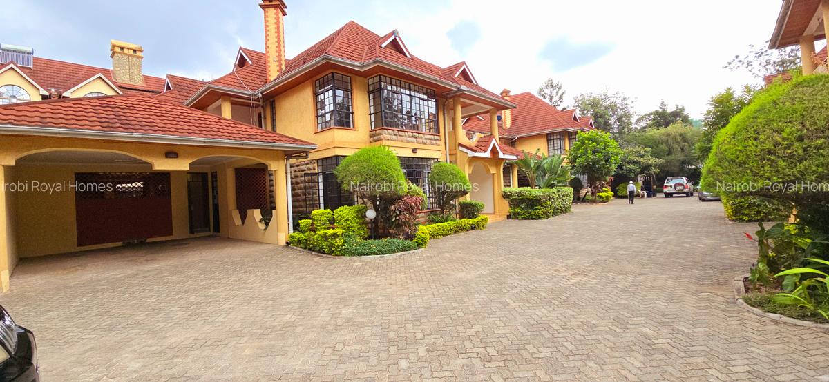 5 Bed Townhouse with En Suite at Lavington Road - 1