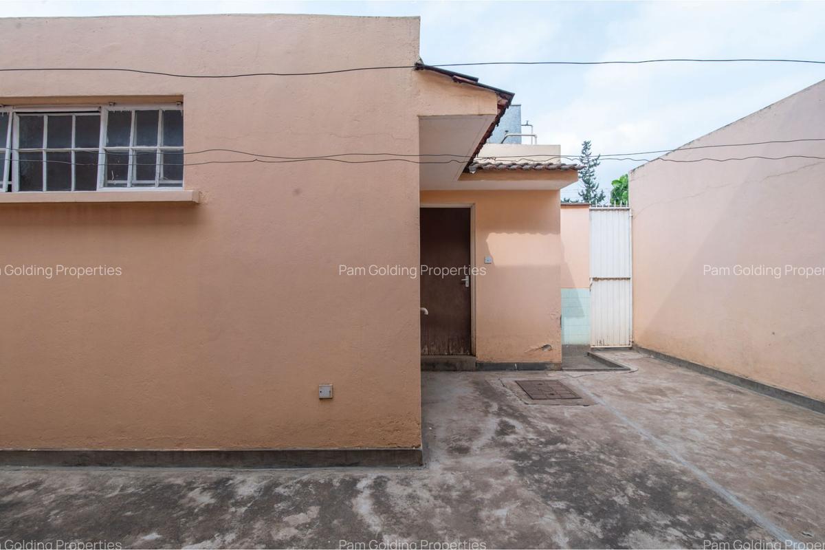 4 Bed Villa with En Suite at School Lane - 16