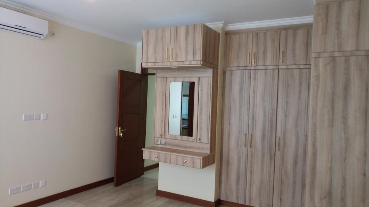 3 Bed Apartment with En Suite at Parklands Estate - 6