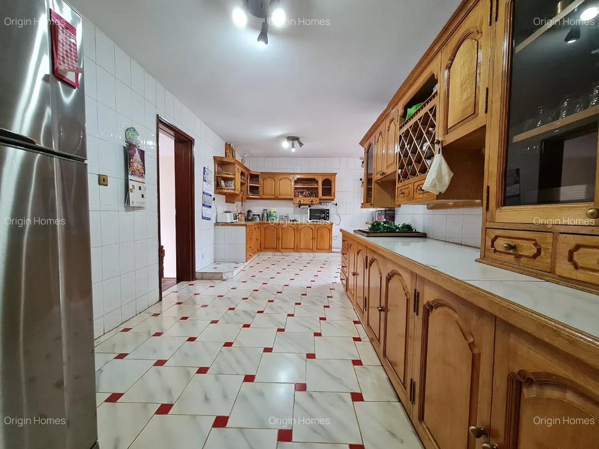 5 Bed House with En Suite at Nyari - 19