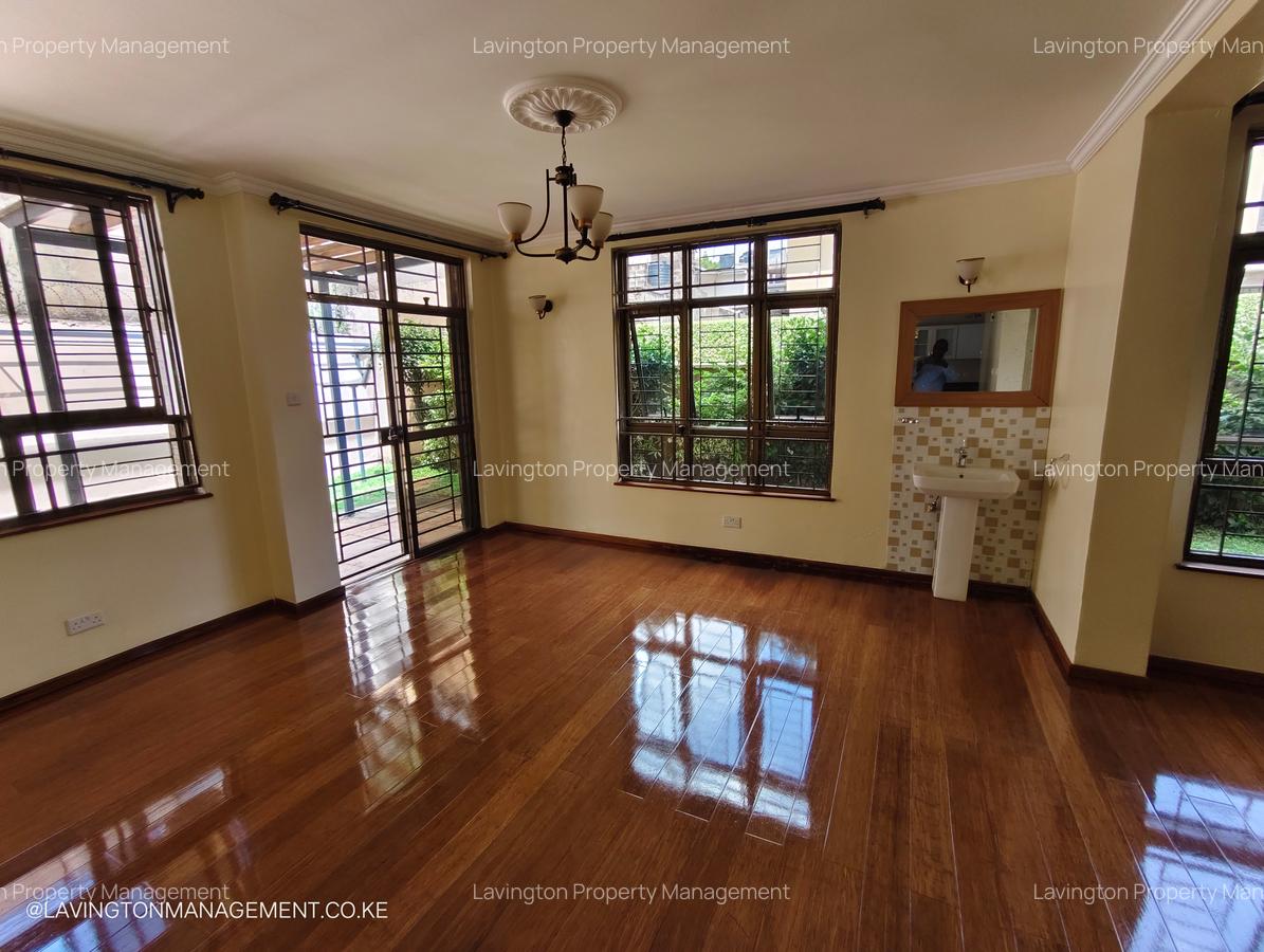 5 Bed Townhouse with En Suite at Lavington - 3