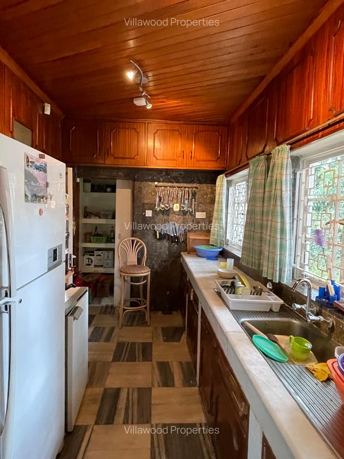 4 Bed Villa with En Suite in Spring Valley - 5