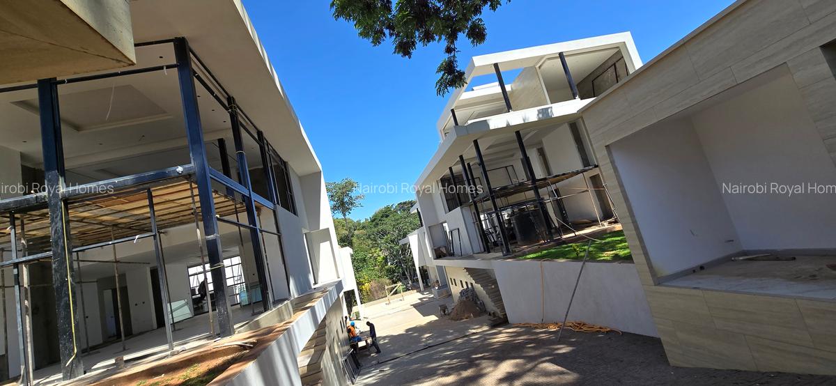 6 Bed Townhouse with En Suite at Lavington Green - 8