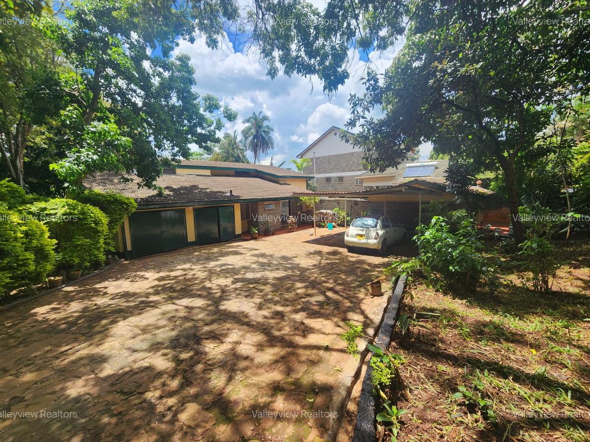 5 Bed Townhouse with En Suite at Lavington - 13