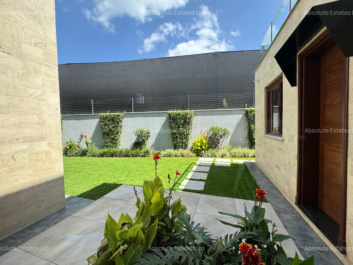 5 Bed Townhouse with En Suite in Runda - 18