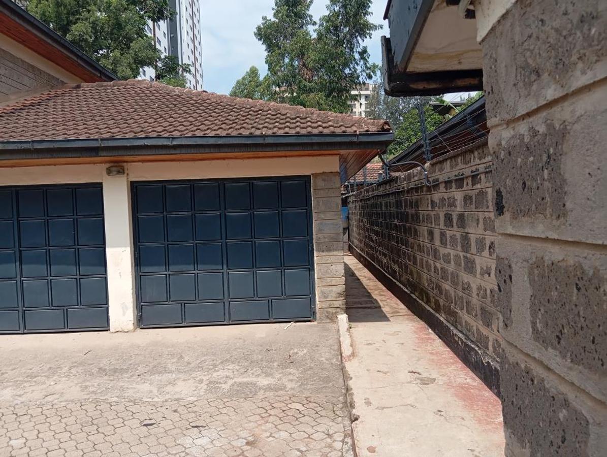 5 Bed House with En Suite at Lavington - 14