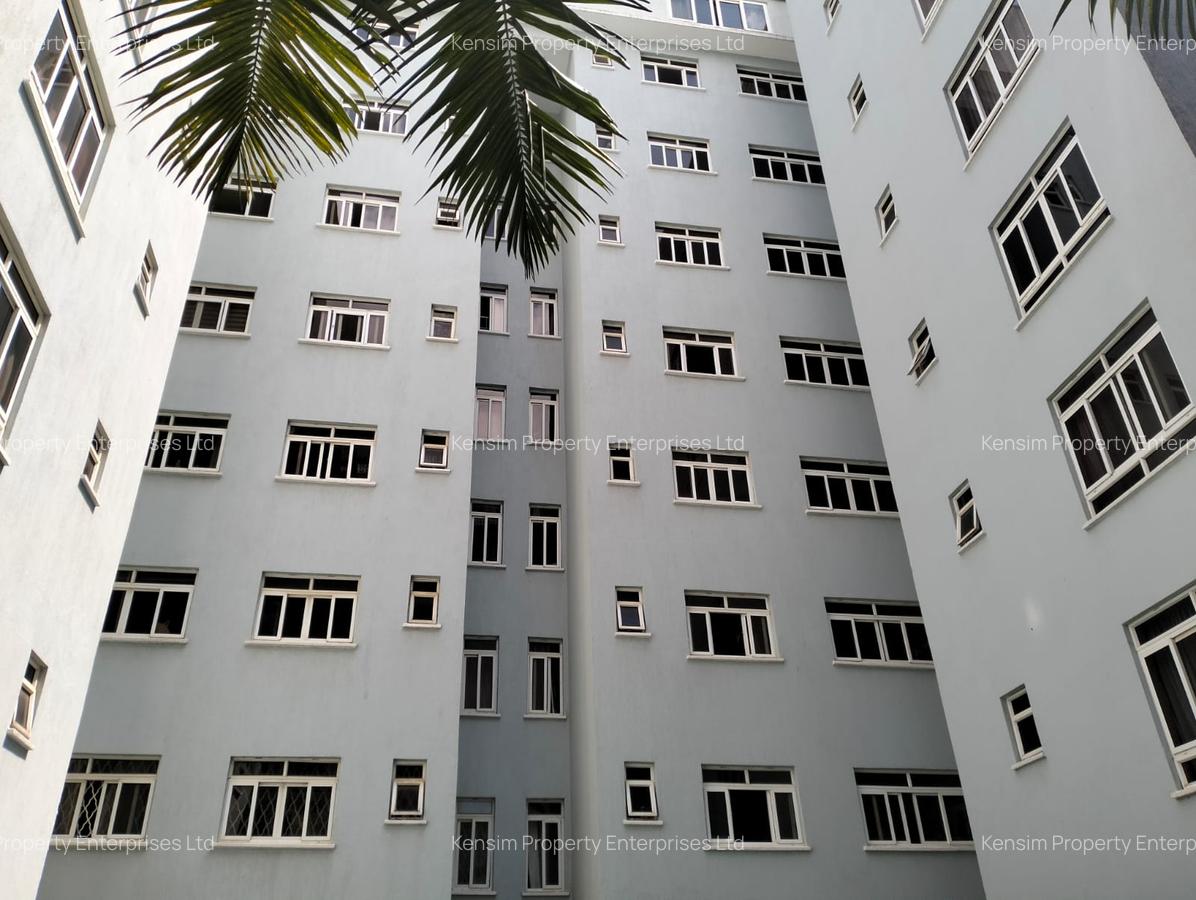 3 Bed Apartment with En Suite in Brookside - 1