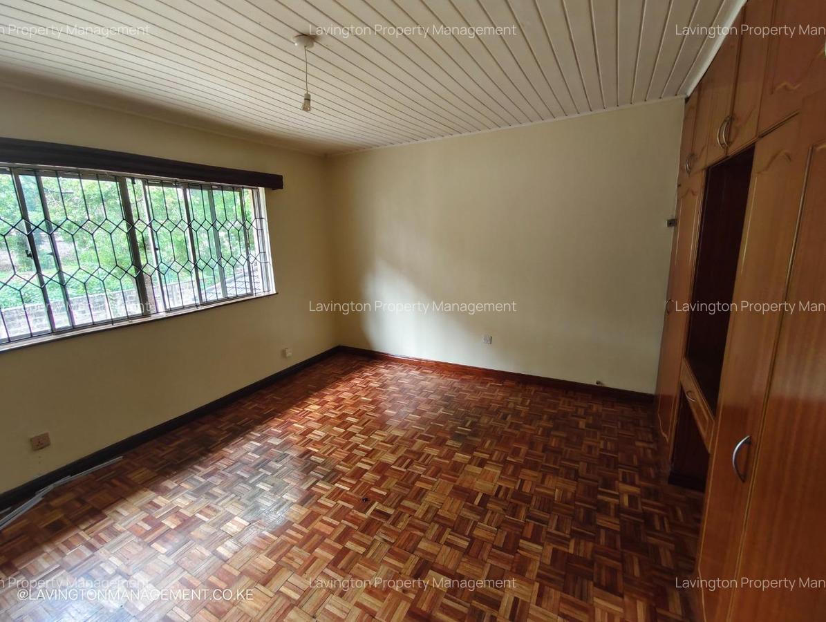 5 Bed House with En Suite at Lavington Green - 10