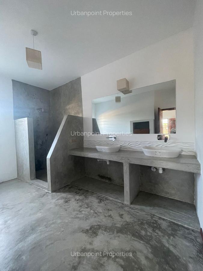 4 Bed House with En Suite in Nyali Area - 5