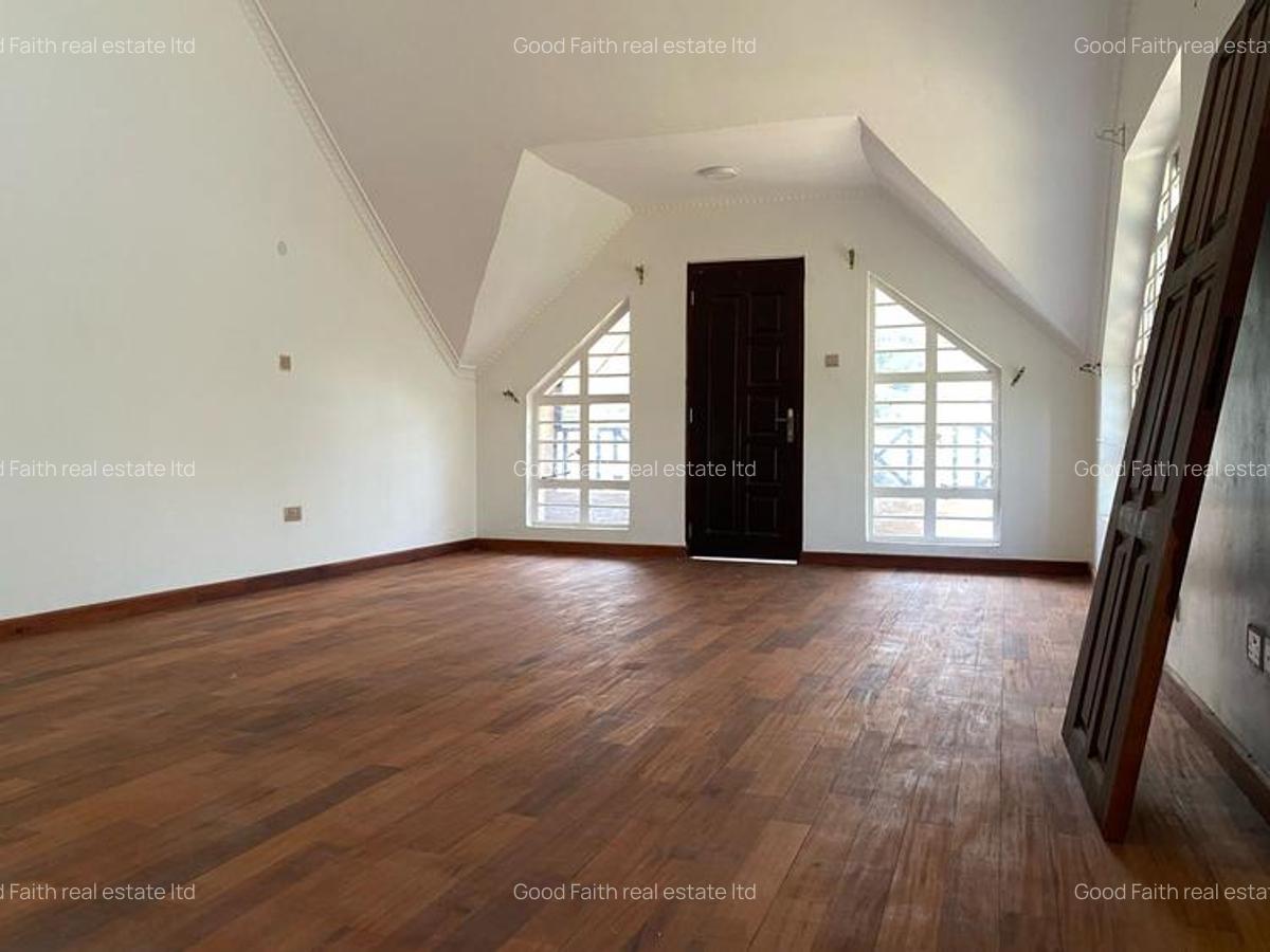 5 Bed Townhouse with En Suite in Karen - 3