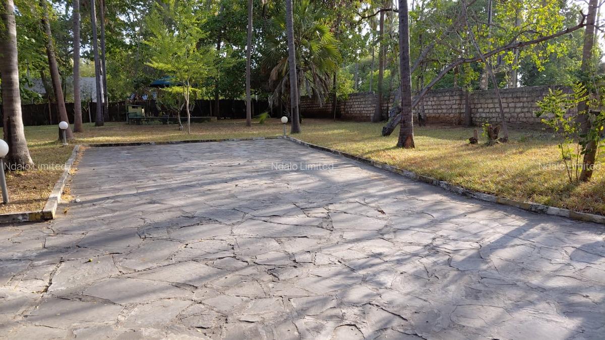 5 Bed Villa with Garden at Watamu - 18
