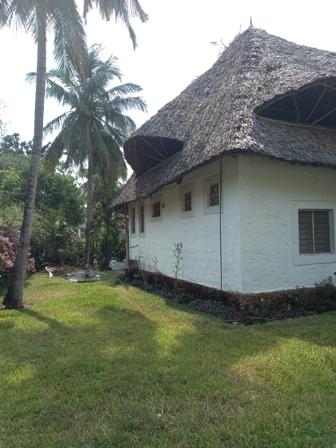 2 Bed Villa with En Suite in Diani - 4