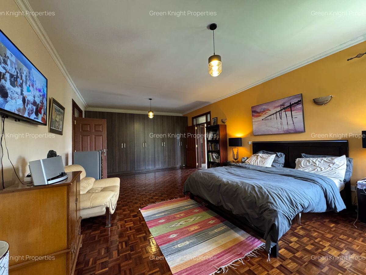 6 Bed House with En Suite in Runda - 14