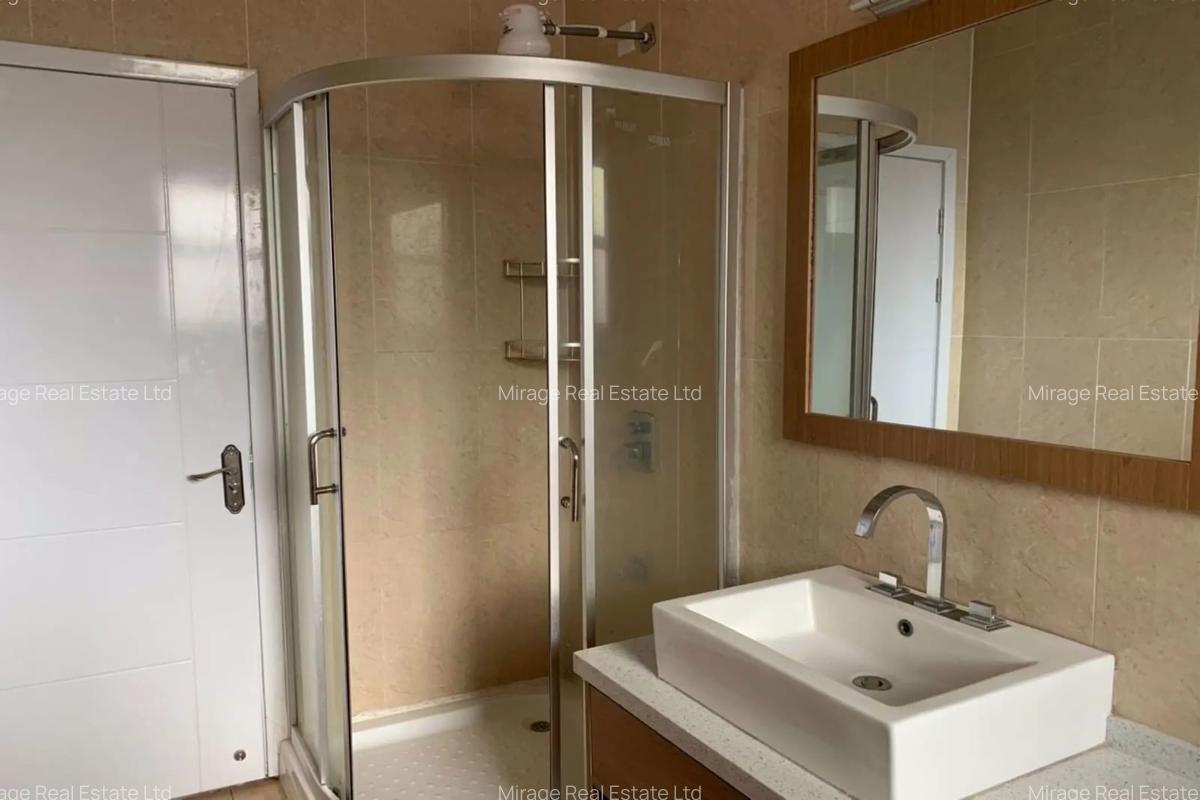 4 Bed Apartment with En Suite in Brookside - 11