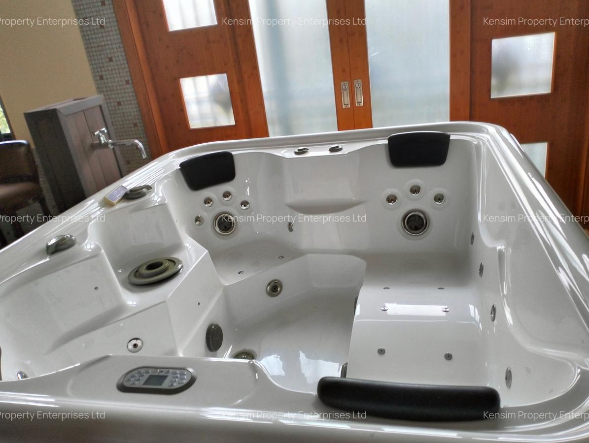 5 Bed Townhouse with En Suite in Kyuna - 16