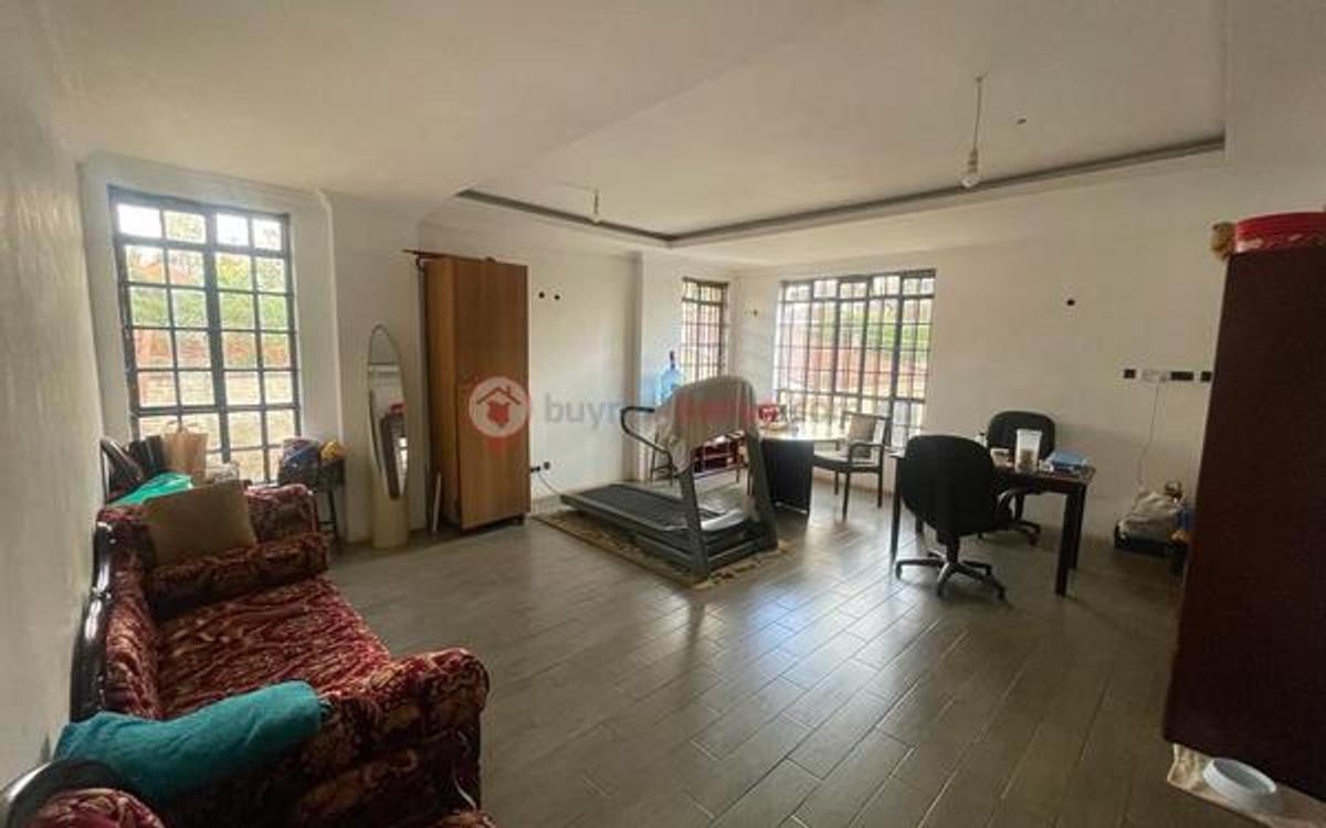 7 Bed Townhouse with En Suite at Runda - 9