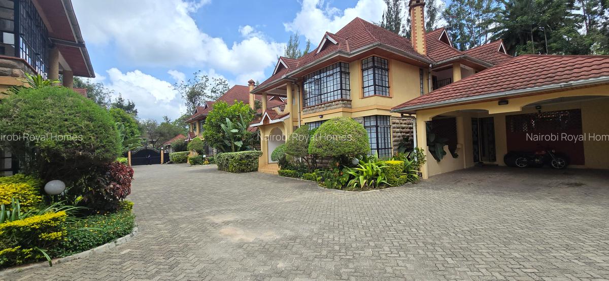5 Bed Townhouse with En Suite at Lavington Green - 1