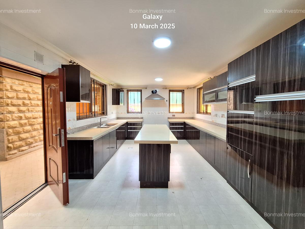 5 Bed Townhouse with En Suite at Lavington Green - 10