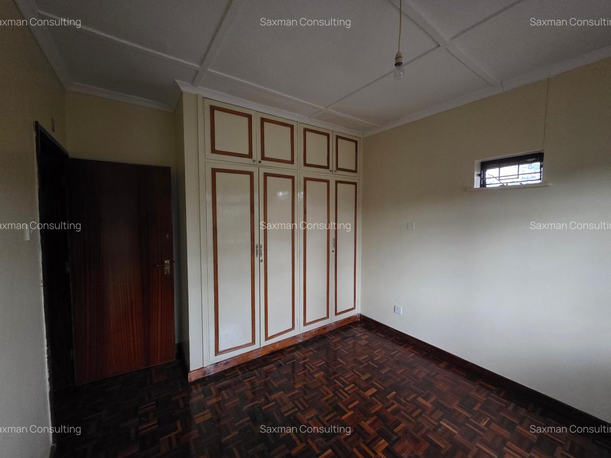 4 Bed House with En Suite in Nyari - 15