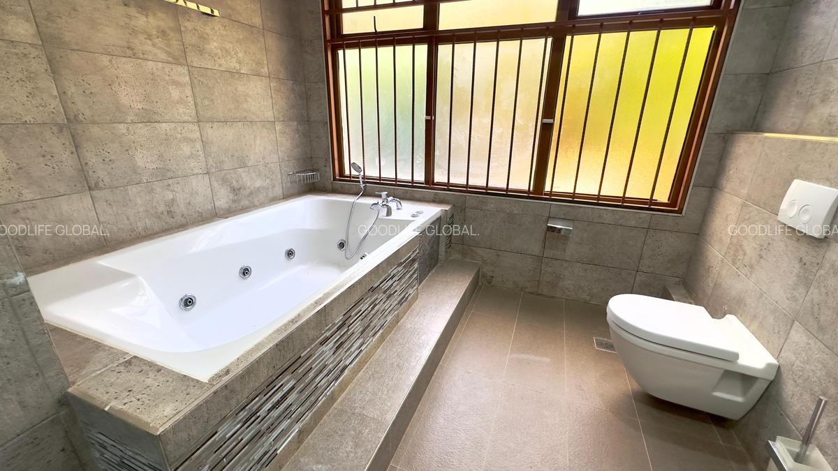 7 Bed House with En Suite at Kyuna - 19