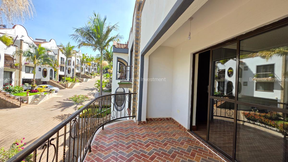 4 Bed Townhouse with En Suite at Greavelia Grove - 8