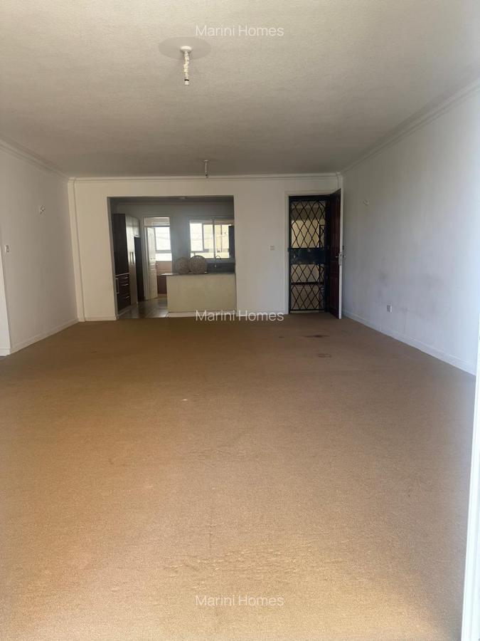 3 Bed Apartment with En Suite in Riverside - 2