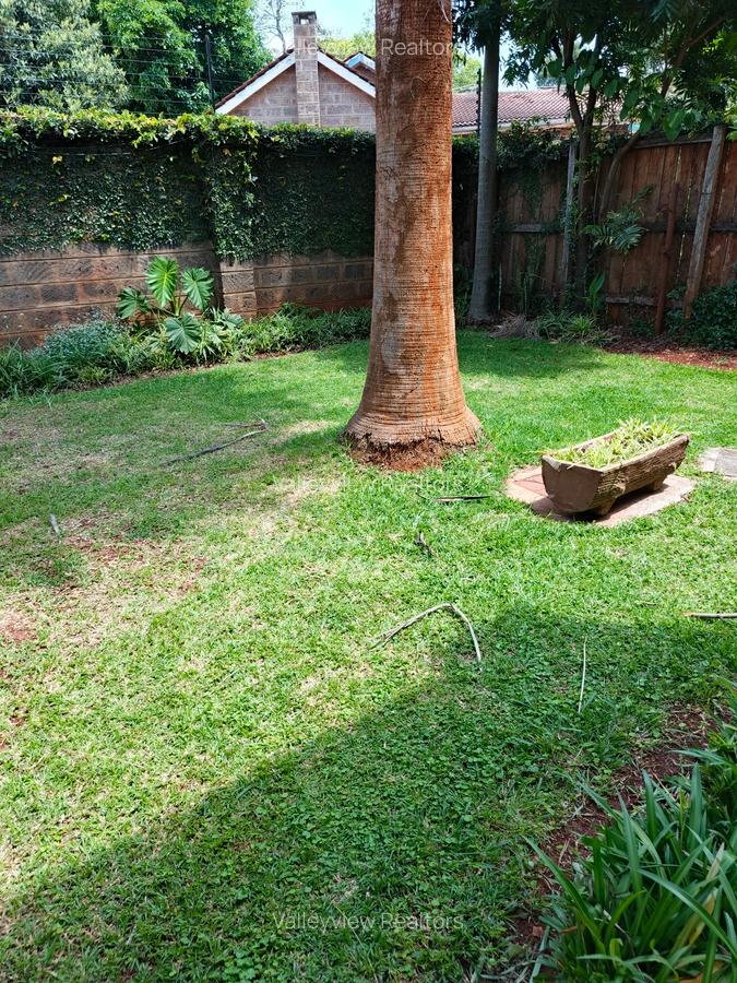 5 Bed Townhouse with En Suite at Lavington - 13