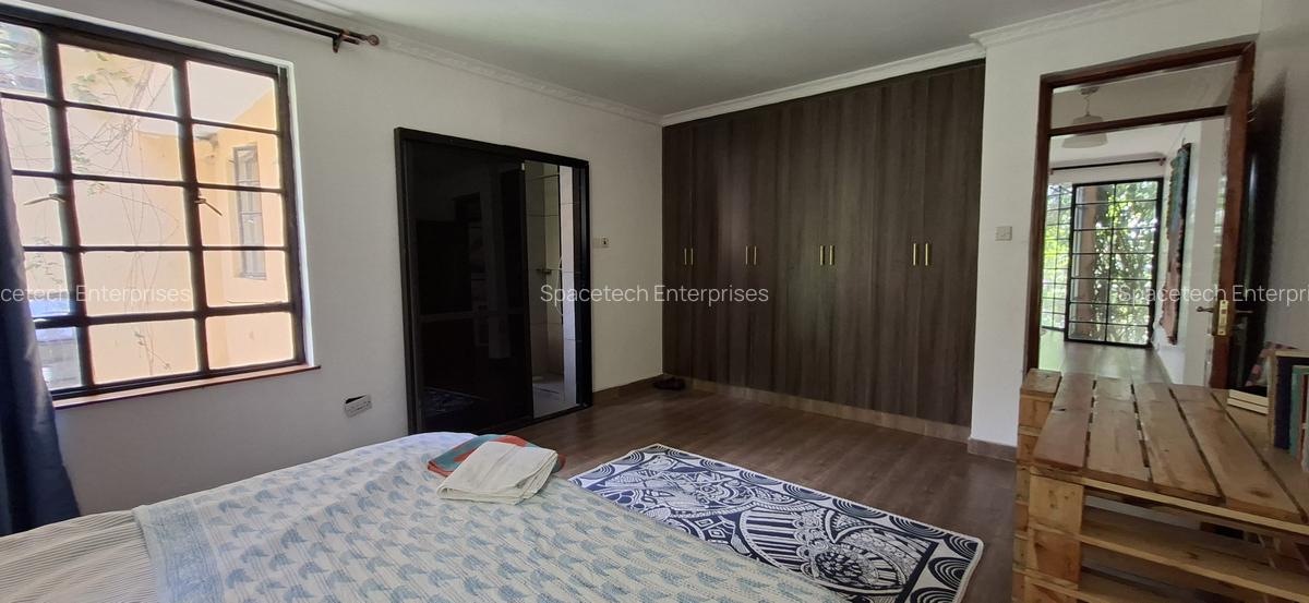 4 Bed Townhouse with En Suite in Kyuna - 10