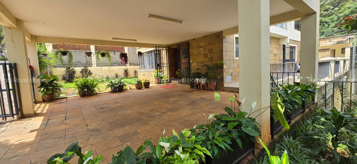 5 Bed Townhouse with En Suite at Lavington Green - 6