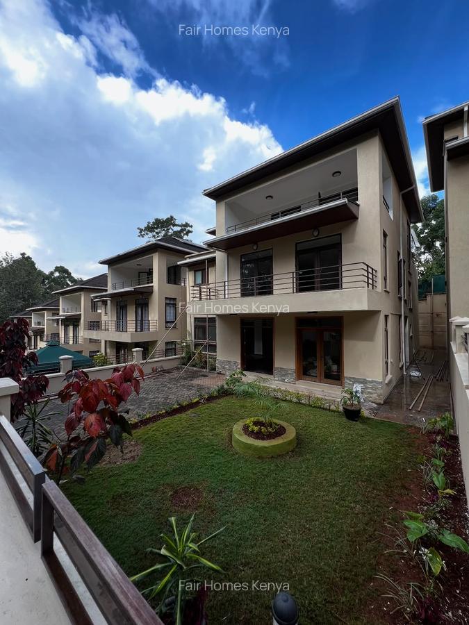 5 Bed Townhouse with En Suite at Lavington Green - 1