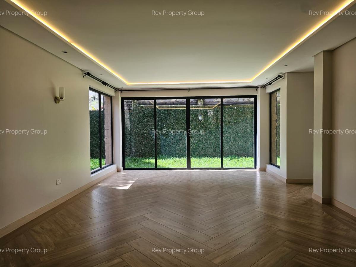 5 Bed Townhouse with En Suite in Lavington - 3