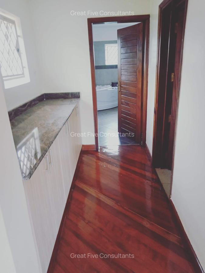 5 Bed Villa with En Suite in Runda - 5