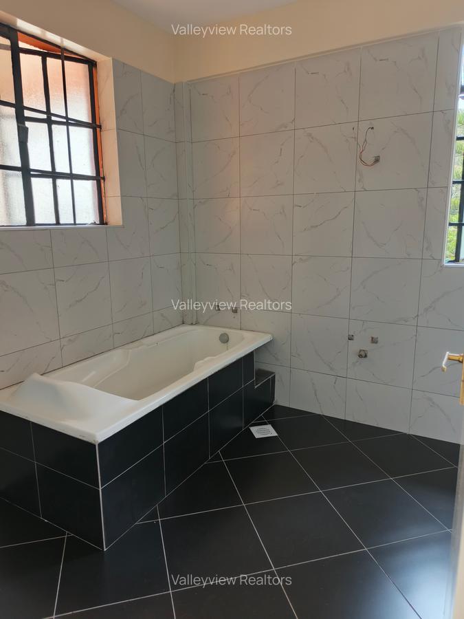 2 Bed House with En Suite at Lavington - 8