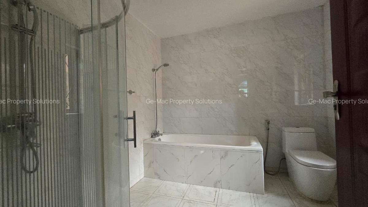 5 Bed House with En Suite in Lavington - 18