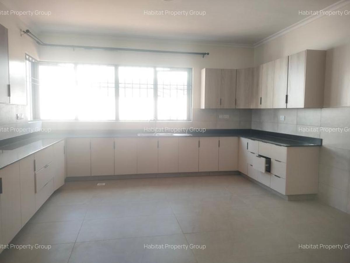 6 Bed Townhouse with En Suite in Loresho - 14