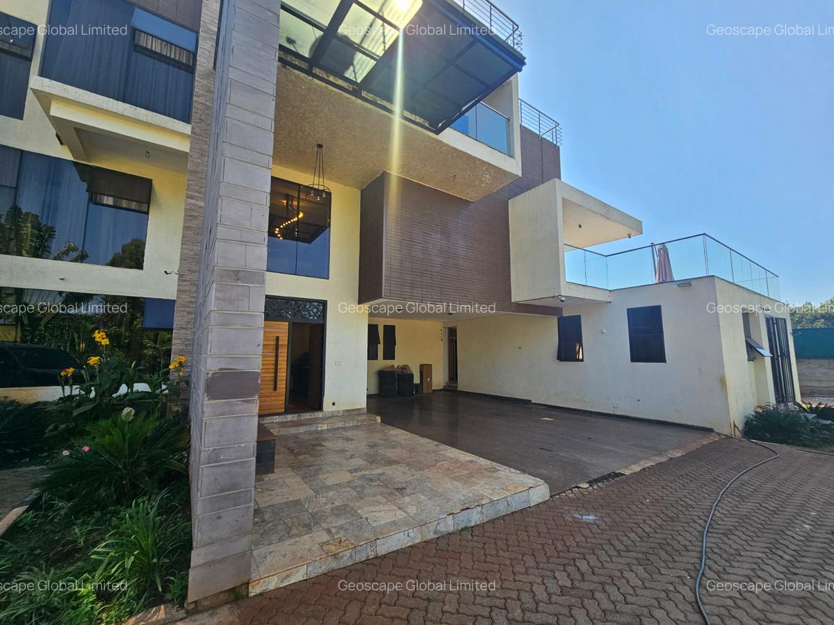 5 Bed House with En Suite in Runda - 3