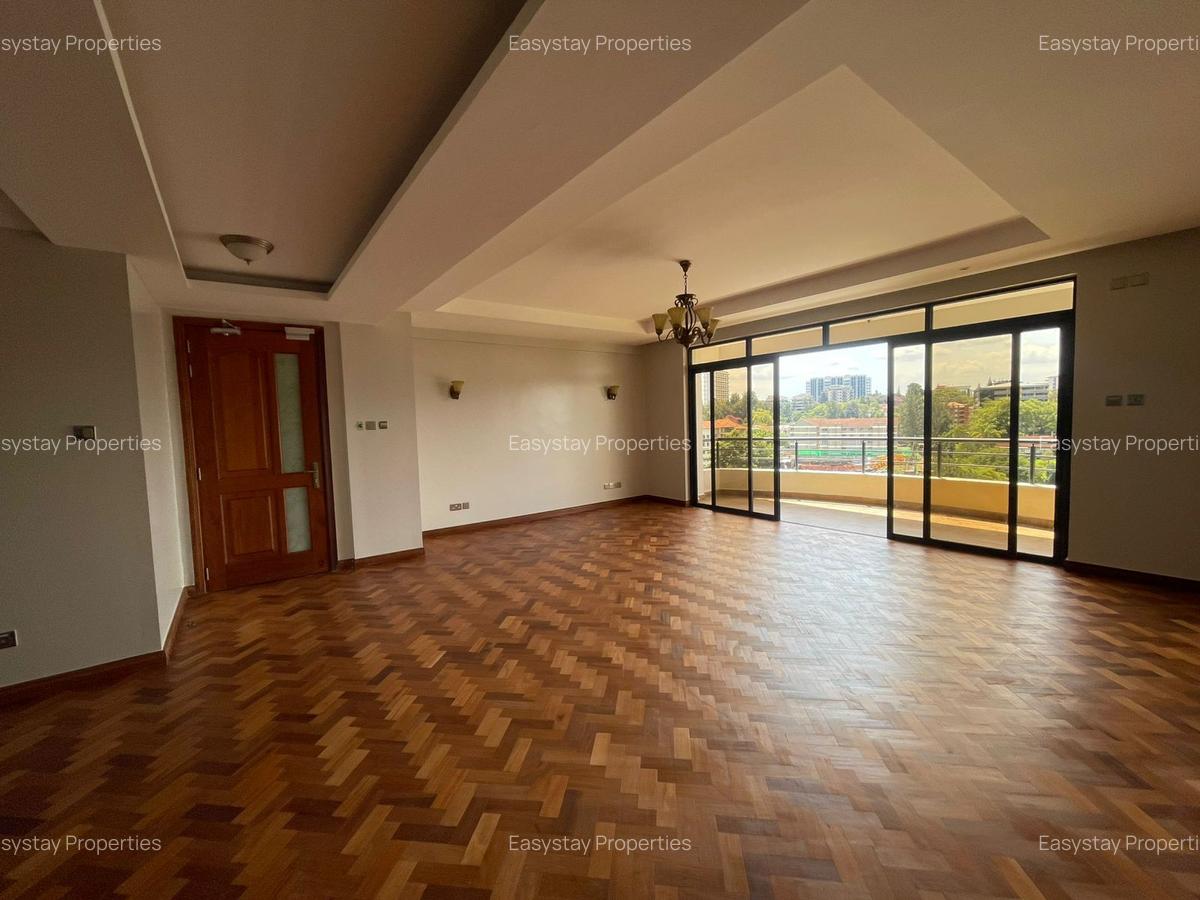 4 Bed Apartment with En Suite in Riverside - 15