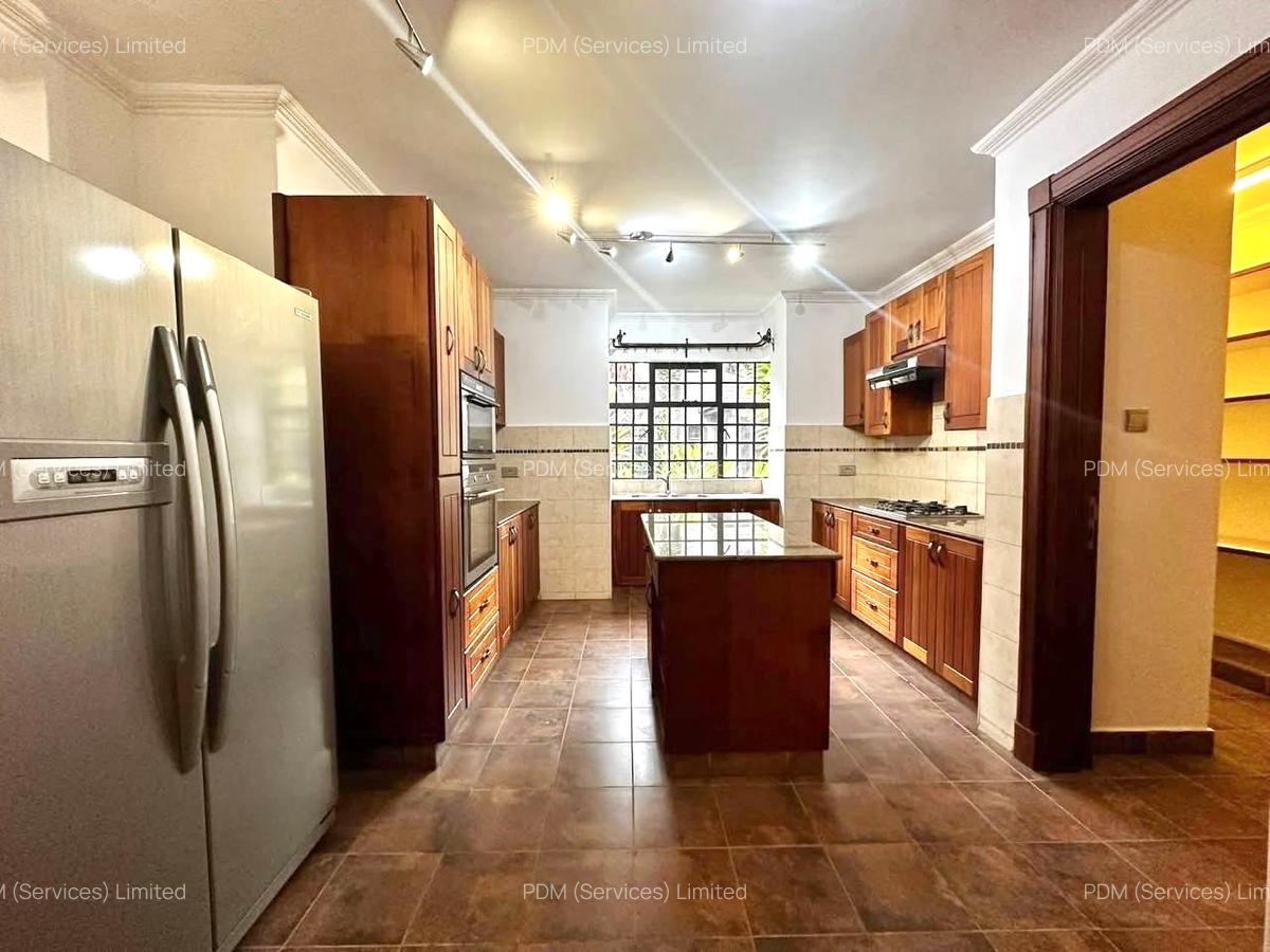 4 Bed Villa with En Suite in Spring Valley - 6