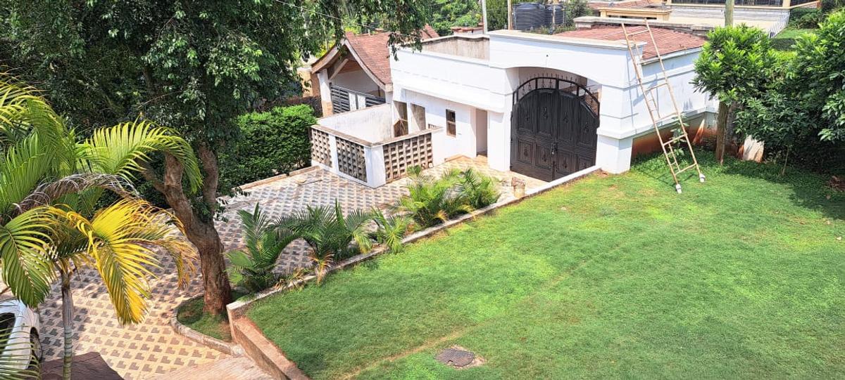 6 Bed House with En Suite at Ridgeways - 20