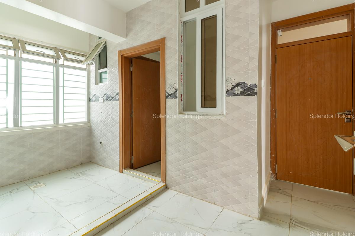 4 Bed Apartment with En Suite in Parklands - 8