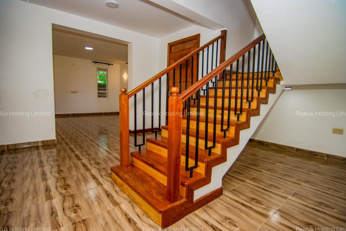 4 Bed House with En Suite in Kamangu - 9