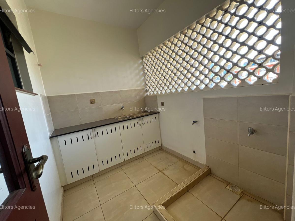 2 Bed Apartment with En Suite at Raphta Road - 8