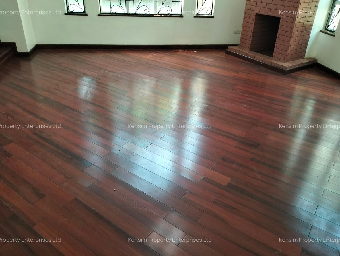 5 Bed Townhouse with En Suite in Lavington - 2