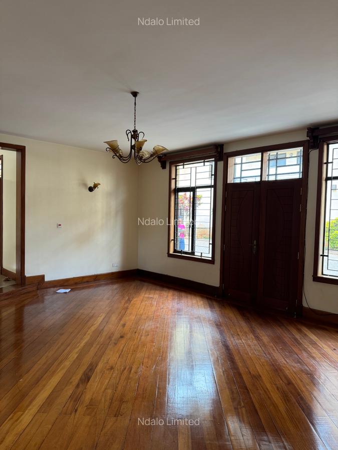 5 Bed Townhouse with En Suite at Lavington - 2
