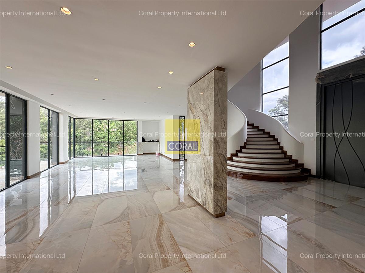 5 Bed House in Rosslyn - 1