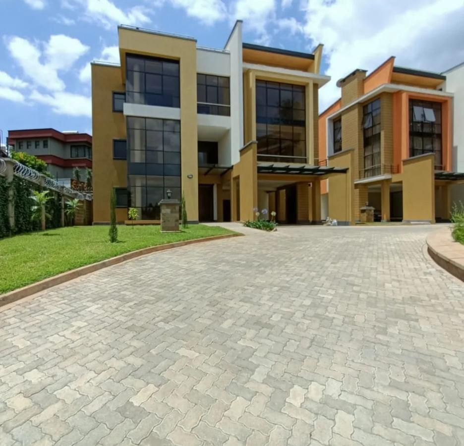 5 Bed Townhouse with En Suite in Lavington - 1